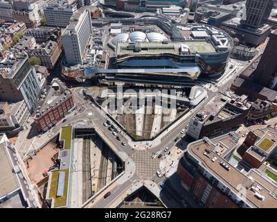 Birmingham New Street Grand Central Station England Vista aerea del centro città con crocevia stazione ferroviaria. Grandi treni hub di trasporto alla piattaforma Foto Stock