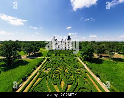 Romantico castello ungherese nel villaggio di Tiszadob che il nome è il castello Andrassy. Erzsebet quuen in memoria costruita da Gyula Andrassy nel XIX secolo. Foto Stock