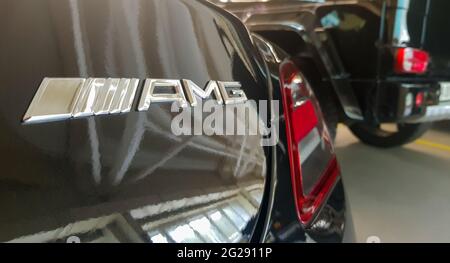 Logo AMG sul bagagliaio. Problema Daimler AG. Produzione di modelli di auto in serie potenti e sportivi. AMG è lo studio ufficiale di sintonizzazione di Mercedes-Benz Foto Stock