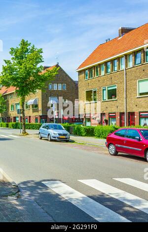 Groningen Paesi Bassi 18. Giugno 2013 paesaggio urbano Panorama edifici biciclette traffico Groningen Olanda Paesi Bassi Foto Stock