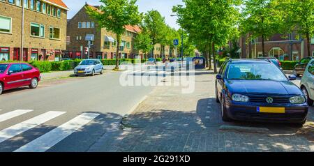 Groningen Paesi Bassi 18. Giugno 2013 paesaggio urbano Panorama edifici biciclette traffico Groningen Olanda Paesi Bassi Foto Stock