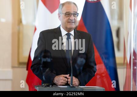 Lubiana, Slovenia. 09 giugno 2021. Il presidente della Svizzera Guy Parmelin parla a una conferenza stampa nel palazzo presidenziale di Lubiana durante la sua visita ufficiale di due giorni nel paese. Il Presidente della Svizzera Guy Parmelin ha avuto una visita ufficiale di due giorni in Slovenia per colloqui con il presidente sloveno sulle relazioni tra i paesi e le relazioni tra la Svizzera e l'UE. (Foto di Luka Dakskobler/SOPA Images/Sipa USA) Credit: Sipa USA/Alamy Live News Foto Stock