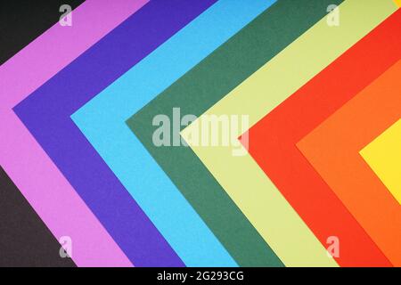 sfondo di carta color arcobaleno con motivo angolare Foto Stock