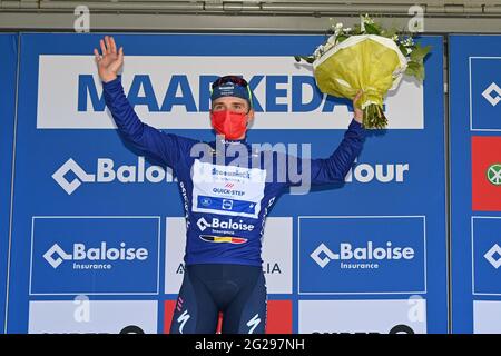 Belga Remco Evenepoel di Deceuninck - Quick-Step sul podio dopo la prima tappa della gara ciclistica Baloise Belgium Tour, a 180 km da B. Foto Stock