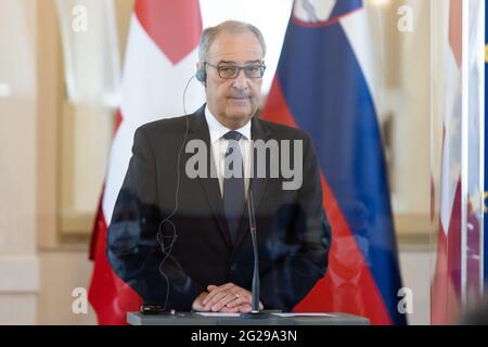 Lubiana, Slovenia. 09 giugno 2021. Il presidente della Svizzera Guy Parmelin partecipa a una conferenza stampa nel palazzo presidenziale di Lubiana durante la sua visita ufficiale di due giorni nel paese. Il Presidente della Svizzera Guy Parmelin ha avuto una visita ufficiale di due giorni in Slovenia per colloqui con il presidente sloveno sulle relazioni tra i paesi e le relazioni tra la Svizzera e l'UE. Credit: SOPA Images Limited/Alamy Live News Foto Stock