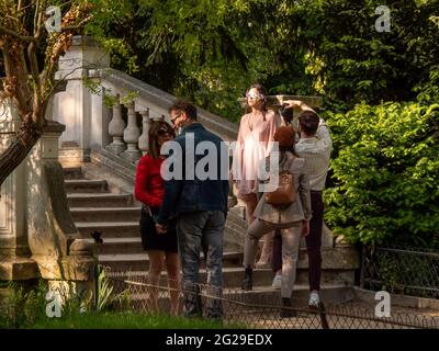 Park Monceau, Parigi, Francia 2021 maggio. Park Monceau uno dei luoghi preferiti per rilassarsi per i parigini Foto Stock