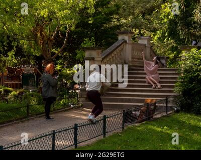 Park Monceau, Parigi, Francia 2021 maggio. Park Monceau uno dei luoghi preferiti per rilassarsi per i parigini Foto Stock