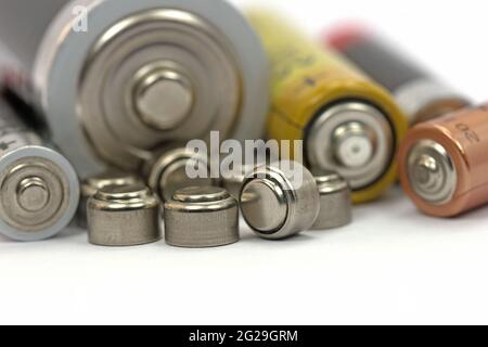 Varie batterie usate per riciclare Foto Stock