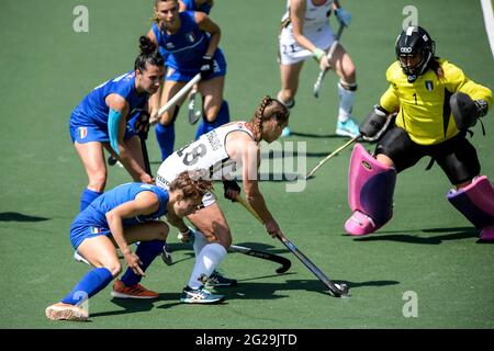 AMSTELVEEN, PAESI BASSI - 9 GIUGNO: Lisa Altenburg, Germania, durante la partita dei Campionati europei di Hockey tra Germania e Italia allo stadio Wagener il 9 giugno 2021 ad Amstelveen, Paesi Bassi (Foto di Gerrit van Keulen/Orange Pictures) Foto Stock