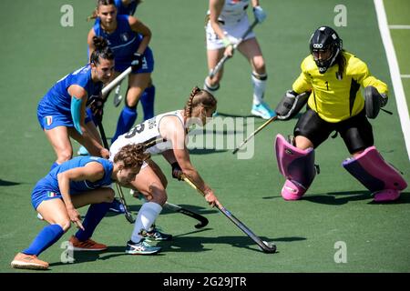 AMSTELVEEN, PAESI BASSI - 9 GIUGNO: Lisa Altenburg, Germania, durante la partita dei Campionati europei di Hockey tra Germania e Italia allo stadio Wagener il 9 giugno 2021 ad Amstelveen, Paesi Bassi (Foto di Gerrit van Keulen/Orange Pictures) Foto Stock