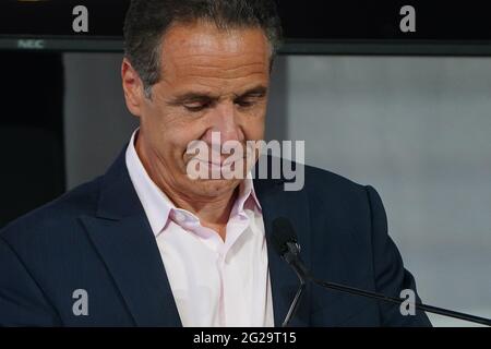 New York, Stati Uniti. 09 giugno 2021. Il governatore di New York Andrew Cuomo appare alla cerimonia di apertura del Tribeca Festival a New York City, New York, mercoledì 9 giugno 2021. Foto in piscina di Carlo Allegri/UPI Credit: UPI/Alamy Live News Foto Stock