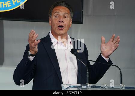 New York, Stati Uniti. 09 giugno 2021. Il governatore di New York Andrew Cuomo parla alla cerimonia di apertura del Tribeca Festival a New York City, New York, mercoledì 9 giugno 2021. Foto in piscina di Carlo Allegri/UPI Credit: UPI/Alamy Live News Foto Stock