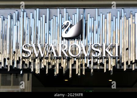 Cartello su Swarovski Shop a Londra. Foto Stock