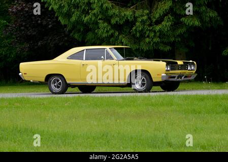 SunFire Yellow 1969 Plymouth Road Runner Sport Coupé, vista frontale di tre quarti Foto Stock