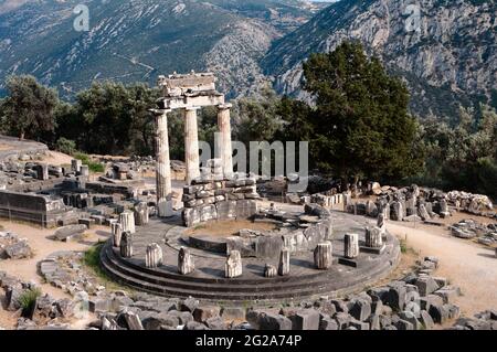 Tempio circolare (tholos) del Santuario di Athena Pronaia a Delphi oracle, Grecia Foto Stock