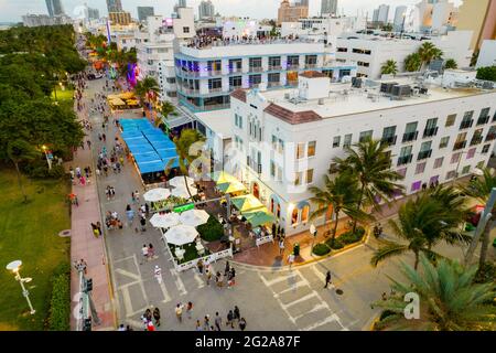 Miami Beach, FL, USA - 29 maggio 2021: Riapertura delle folle di turisti che ritornano agli hotel di Miami Beach Foto Stock