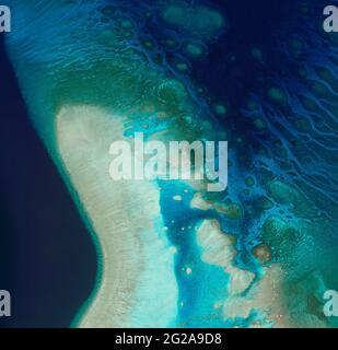 Vista satellitare di Palau, Micronesia, isola nord di Kayangel isola, atollo disabitato. Fondo marino cristallino, trasparente e limpido. Isole tropicali. Foto Stock