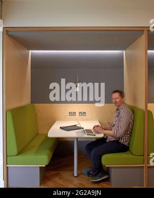 Pod per ufficio. Uffici Pan Macmillan, Londra, Regno Unito. Architetto: Neat Studio, 2019. Foto Stock