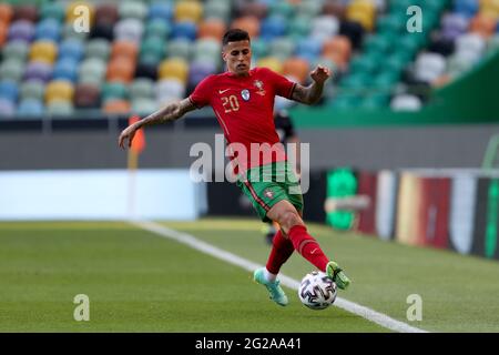 Lisbona, Portogallo. 9 Giugno 2021. Joao Cancelo del Portogallo in azione durante la partita di calcio internazionale amichevole tra Portogallo e Israele, allo stadio Jose Alvalade di Lisbona, Portogallo, il 9 giugno 2021, in vista del Campionato europeo UEFA EURO 2020. Credit: Pedro Feuza/ZUMA Wire/Alamy Live News Foto Stock