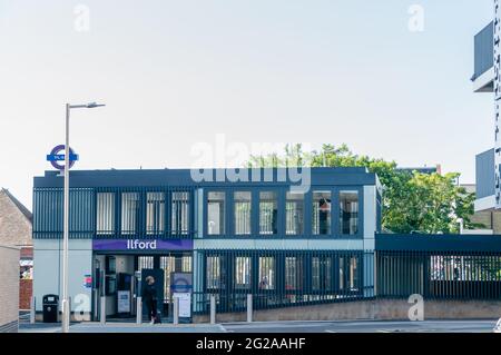 Stazione ferroviaria di Ilford TfL Rail, Ilford Hill, Ilford, Redbridge, Essex Foto Stock