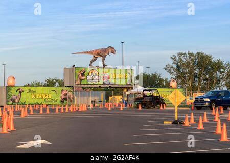 Syracuse, New York - 23 Maggio 2021: Ampia veduta dell'entrata del Parco Safari Dino degli Stati Uniti nell'Upstate New York.