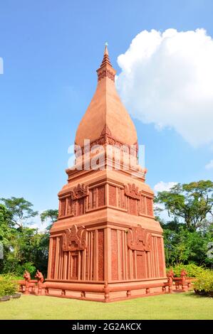 Antico stupa in Thailandia - architettura del sud-est asiatico Foto Stock