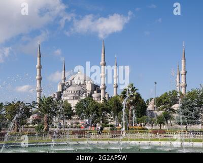 fontana e Moschea del Sultano Hamet o Moschea Blu a Istanbul, Turchia Foto Stock