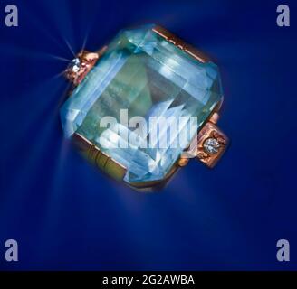 Anello con acquamarina blu-verde, anello da 1925 Foto Stock