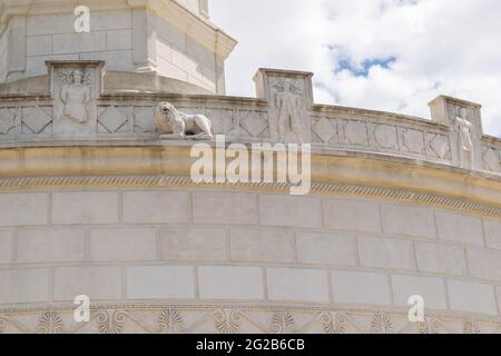 Adamclisi, Constanta, Romania - 04 agosto 2020: Particolare scultura in pietra del Tropeo Traiani ad Adamclisi, Romania. Foto Stock