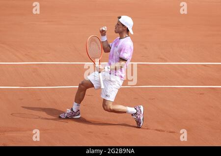 Diego Schwartzman dell'Argentina durante il giorno 11 del French Open 2021, torneo di tennis Grand Slam il 9 giugno 2021 allo stadio Roland-Garros di Parigi, Francia - Foto Jean Catuffe / DPPI / LiveMedia Foto Stock