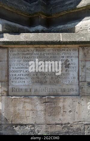 lapide muraria alla chiesa di san nicola, chiswick, in inghilterra, notando il finanziamento della chiesa del xvii secolo fornito da francis russell, conte di bedford Foto Stock