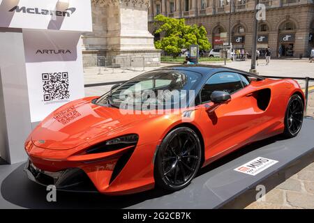 Milano, Italia. 10 giugno 2021. McLaren ARTURA - MILANO, ITALIA, il Salone dell'automobile di Monza, dal 10 al 13 Giugno 2021 a Milano e Monza e presenterà le novità dei 60 costruttori di auto e moto partecipanti. Con un formato democratico, in cui i marchi esporranno le loro vetture su stand uguali, MIMO vuole dare un segnale di riavviamento al mondo della fiera e del settore automobilistico, con un libero accesso e una mostra sicura. Credit: Christian Santi/Alamy Live News Foto Stock