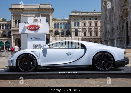 Milano, Italia. 10 giugno 2021. Bugatti CHIRON SUPER SPORT - MILANO, ITALIA, il Motor Show di Milano Monza, dal 10 al 13 Giugno 2021 a Milano e Monza e presenterà le novità dei 60 costruttori di auto e moto partecipanti. Con un formato democratico, in cui i marchi esporranno le loro vetture su stand uguali, MIMO vuole dare un segnale di riavviamento al mondo della fiera e del settore automobilistico, con un libero accesso e una mostra sicura. Credit: Christian Santi/Alamy Live News Foto Stock