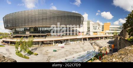 Western Esplanade, il Showcase Cinema Complex e il centro commerciale West Quay, visti dalle storiche mura medievali della città di Southampton Foto Stock