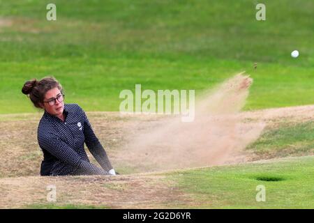 Troon, Regno Unito. 10 Giugno 2021. EMILY TOY dall'Inghilterra che gioca al Barassie Links, Troon durante la partita della R e UN sponsorizzato Campionato Amatoriale Women's Credit: Findlay/Alamy Live News Foto Stock