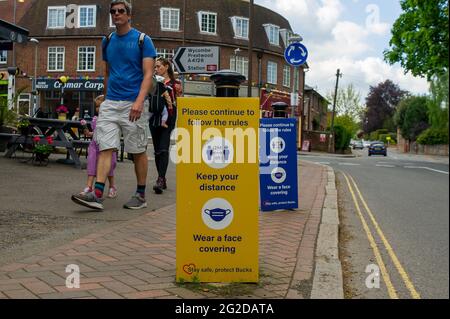 Great Missenden, Buckinghamshire, Regno Unito. 29 maggio 2021. La vita sta ritornando alla normalità nel villaggio di Great Missenden dopo la revoca di alcune delle restrizioni del Covid-19 anche se il villaggio è ancora più tranquillo del normale . Credito: Maureen McLean/Alamy Foto Stock