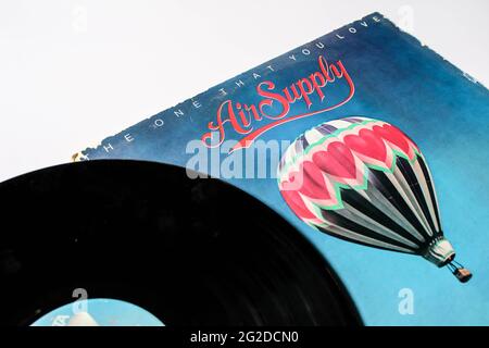 Australian Pop band, album musicale Air Supply su disco LP in vinile. Intitolato: The One That You Love copertina dell'album Foto Stock