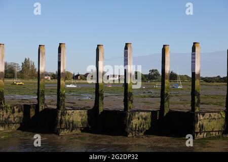 Harbour UK visto a bassa marea sulla costa occidentale del Regno Unito, Foto Stock