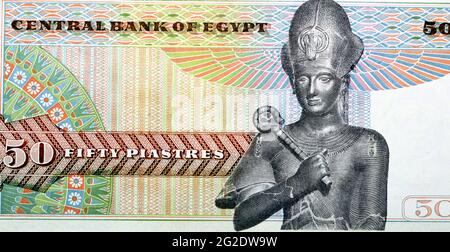 Frammento del lato opposto di un vecchio 50 piasters egiziani, cinquanta piasters con un'immagine del re faraone Ramesses II emise 1978, non circolatin Foto Stock