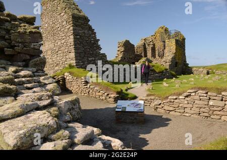 REGNO UNITO; ISOLE SHETLAND, SCOZIA; ROVINE DELLA CASA DI LAIRDS AL JARLSHOF PREISTORICO E INSEDIAMENTO DEL NORSE; CON LE ROVINE DELL'ANTICA UNDERGROU Foto Stock