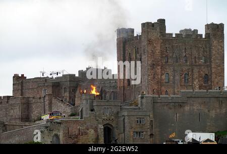 Il set è messo sul fuoco come parte delle riprese per il nuovo film di Indiana Jones 5 con Harrison Ford durante la notte. Data immagine: Venerdì 11 giugno 2021. Foto Stock