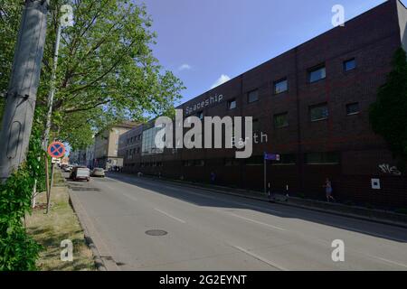 Vienna, Austria. 11 Giugno 2021. Tu sei Spaceship della Terra. 600 metri quadrati di installazione artistica a Vienna nel 7 ° distretto. Credit: Franz PERC / Alamy Live News Foto Stock