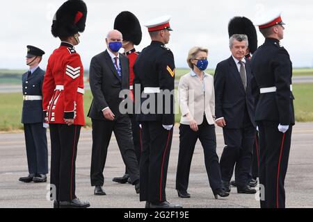 il presidente della Commissione europea Ursula von der Leyen arriva all'aeroporto di Cornwall Newquay prima del vertice del G7. Data immagine: Giovedì 10 giugno 2021. Foto Stock