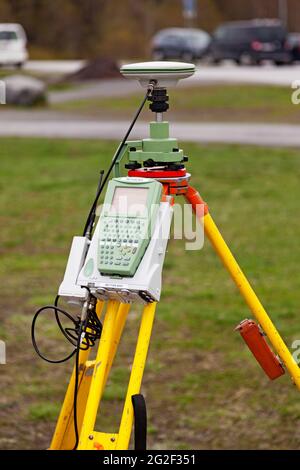 Umea, Norrland Svezia - 20 aprile 2021: Misuratore laser utilizzato in costruzione Foto Stock