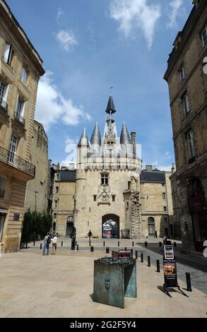 Il medievale Cailhau porta della città di Bordeaux, Gironde, Francia. Foto Stock