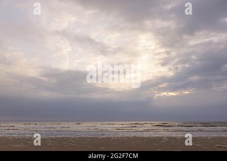 Spiaggia nei Paesi Bassi con bolle d'aria Foto Stock