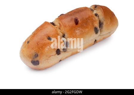 studio shot di brioche al cioccolato tagliata su sfondo bianco - John Gollop Foto Stock