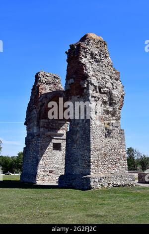 L'Austria, Heidentor pubblico aka Heathens Gate è la rovina di un arco trionfale romano nella ex legionary fortezza Carnuntum situata sul Danubio li Foto Stock