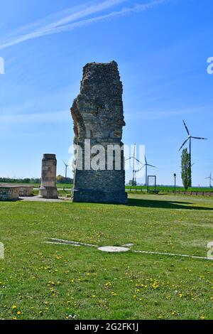 Austria, la porta Heidentor aka Heathens è la rovina di un arco trionfale romano nella ex fortezza legionaria Carnuntum situata sul Danubio Limes nea Foto Stock