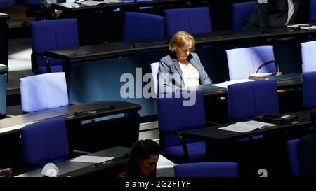 Berlino, Germania. 11 Giugno 2021. Beatrix Amelie Ehrengard Eilika von Storch, Duchessa di Oldenburg, è un politico e avvocato tedesco. Dal dicembre 2019 è stata portavoce federale del suo partito, l'AFD di destra, e membro del Bundestag. Credit: Juergen Nowak/Alamy Live News Foto Stock